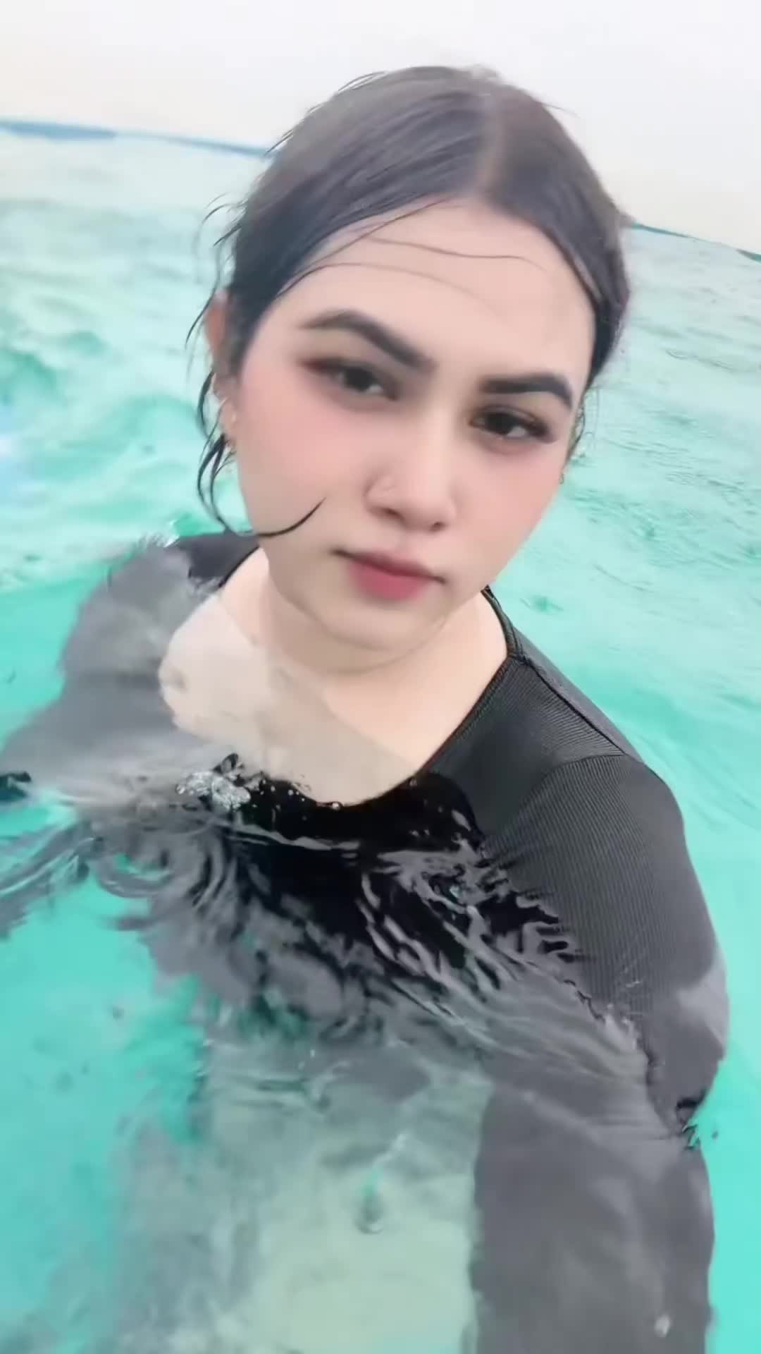 @Elziee_