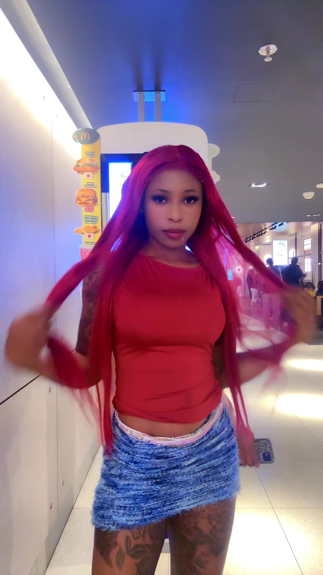 @officiallyElla38