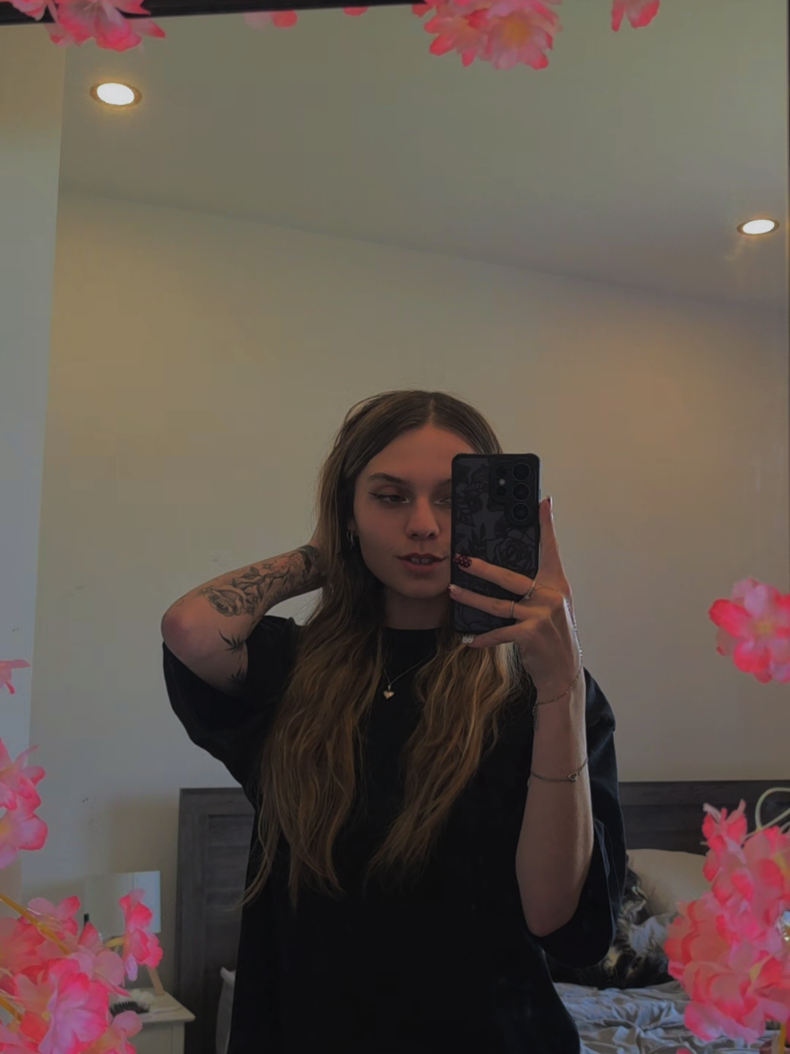 @H&eacute;l&eacute;na🖤