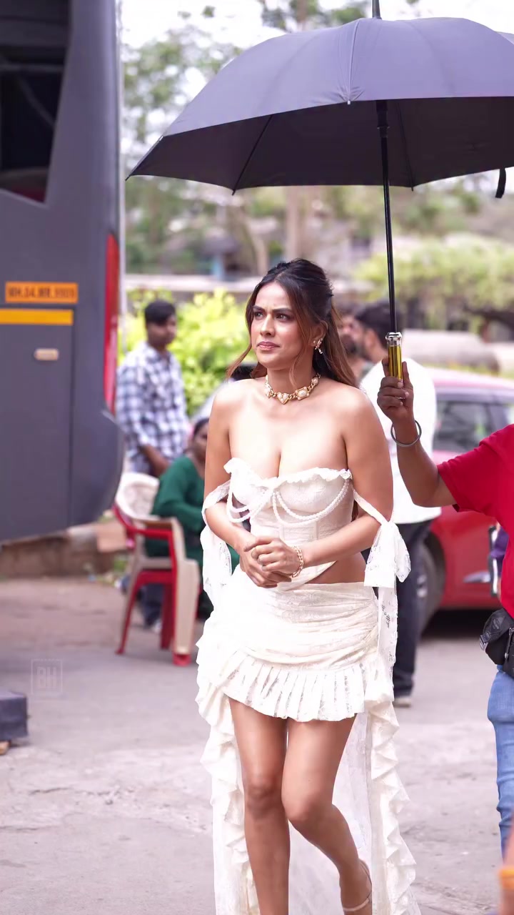 @nia Sharma