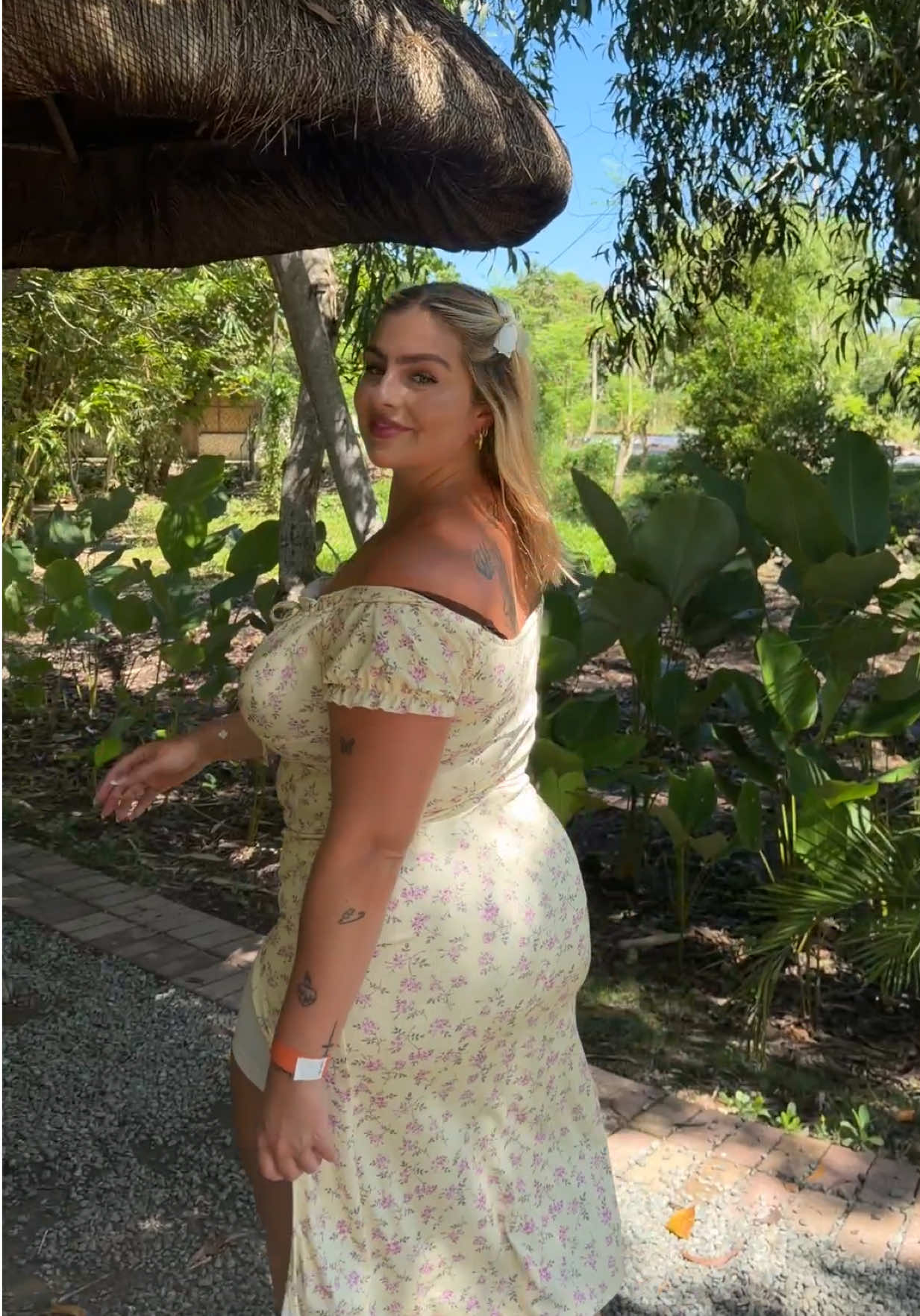 @curvymamilau