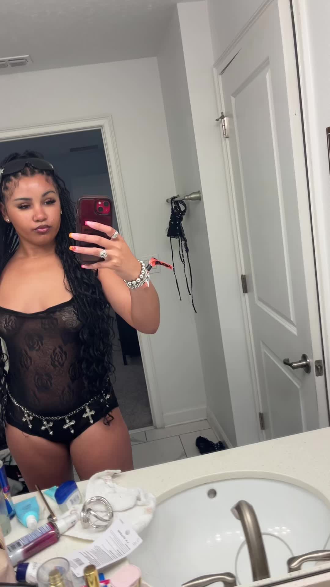 @tavennicole