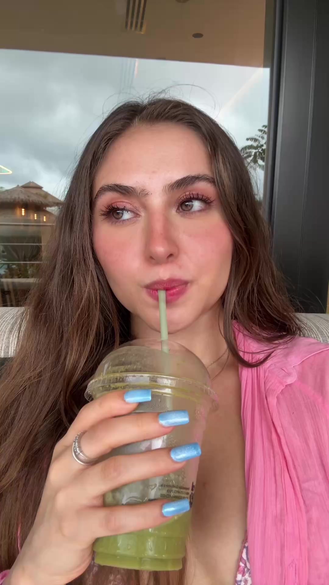 @Valeriabizzle