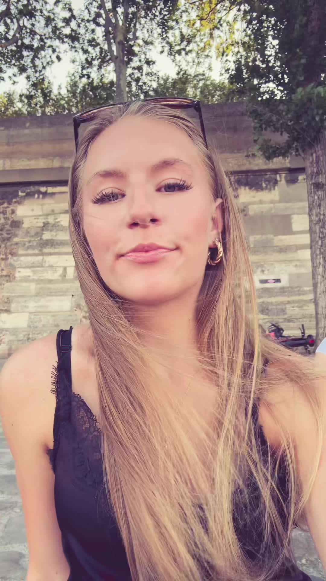 @slrlara