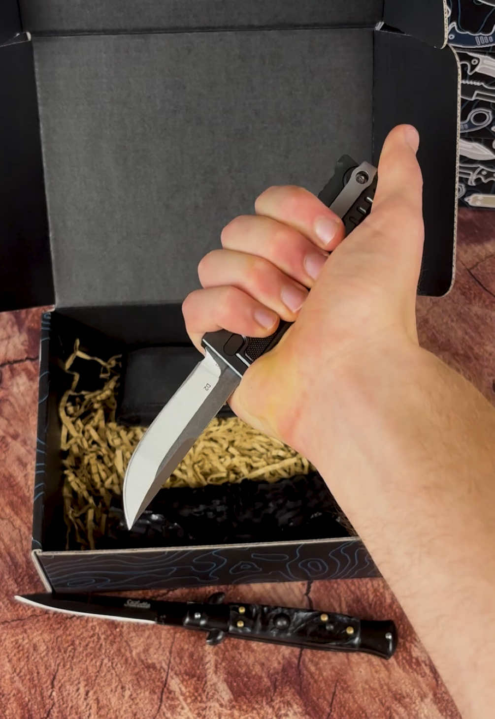 @mysteryknives_