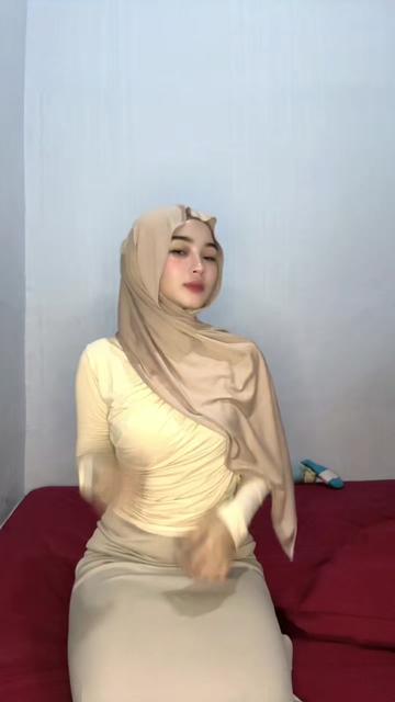 @Azizee_