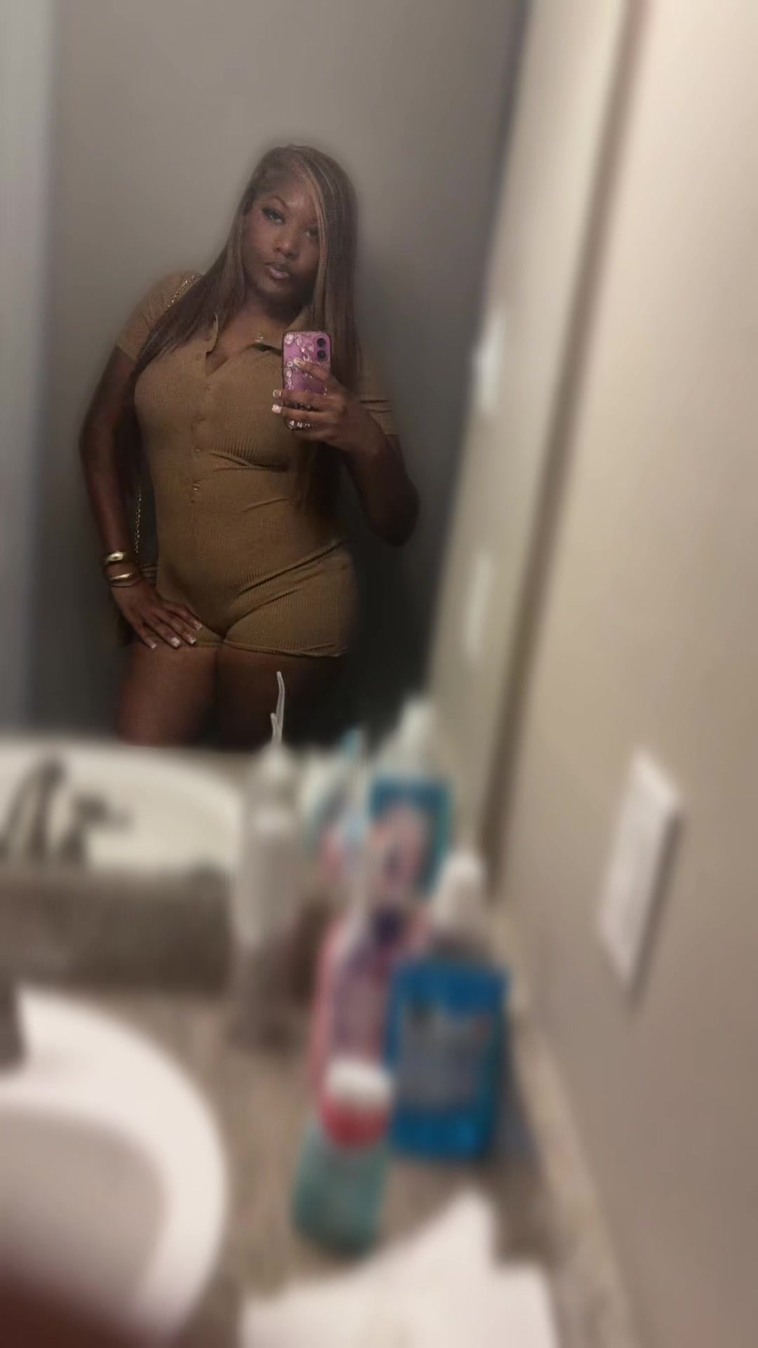 @nicoleee_
