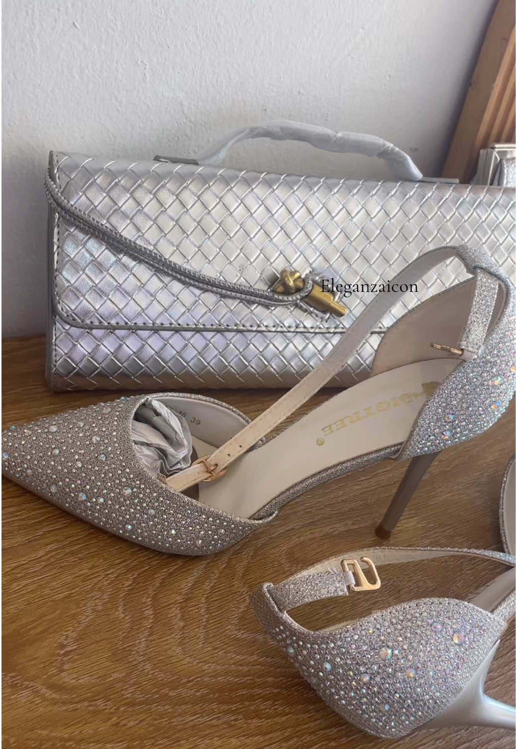@ELEGANZAicon-jewelry/bag/heels