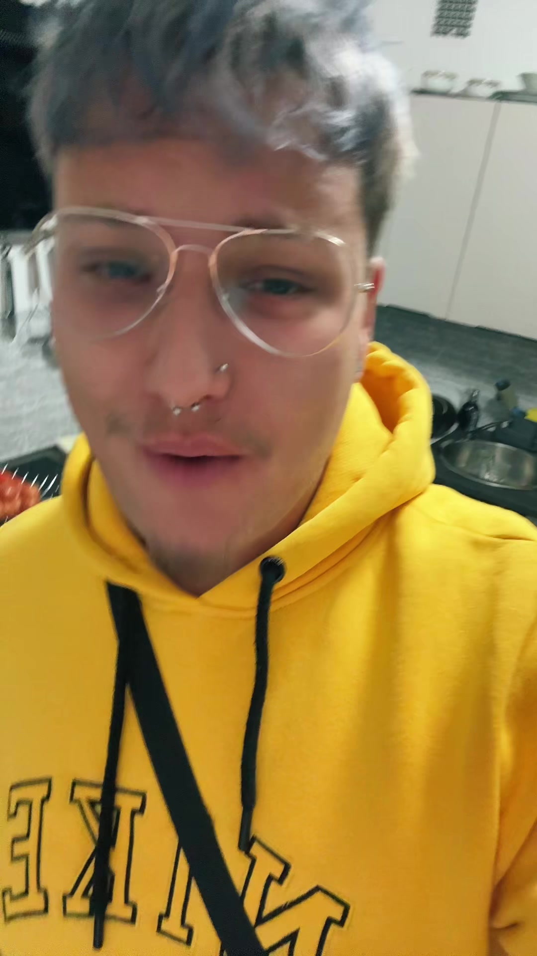@Official_lukii_22