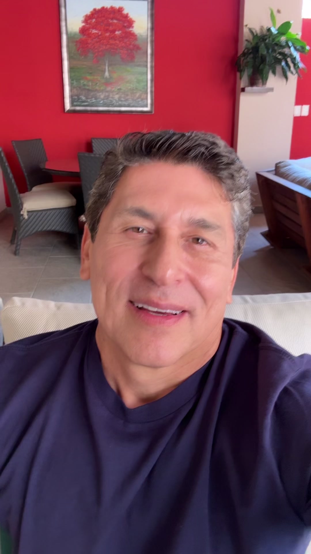 @César Lozano