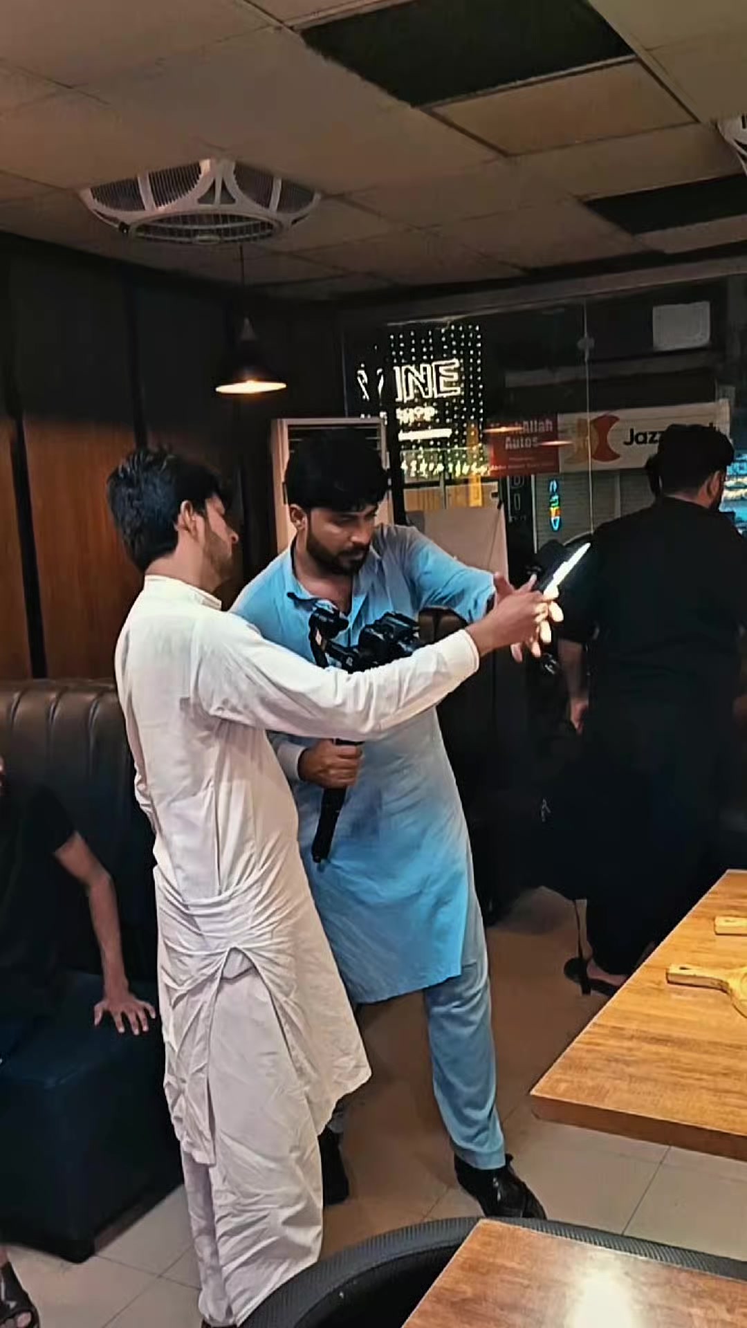 @👑عزیر~Pathan🤍🌼