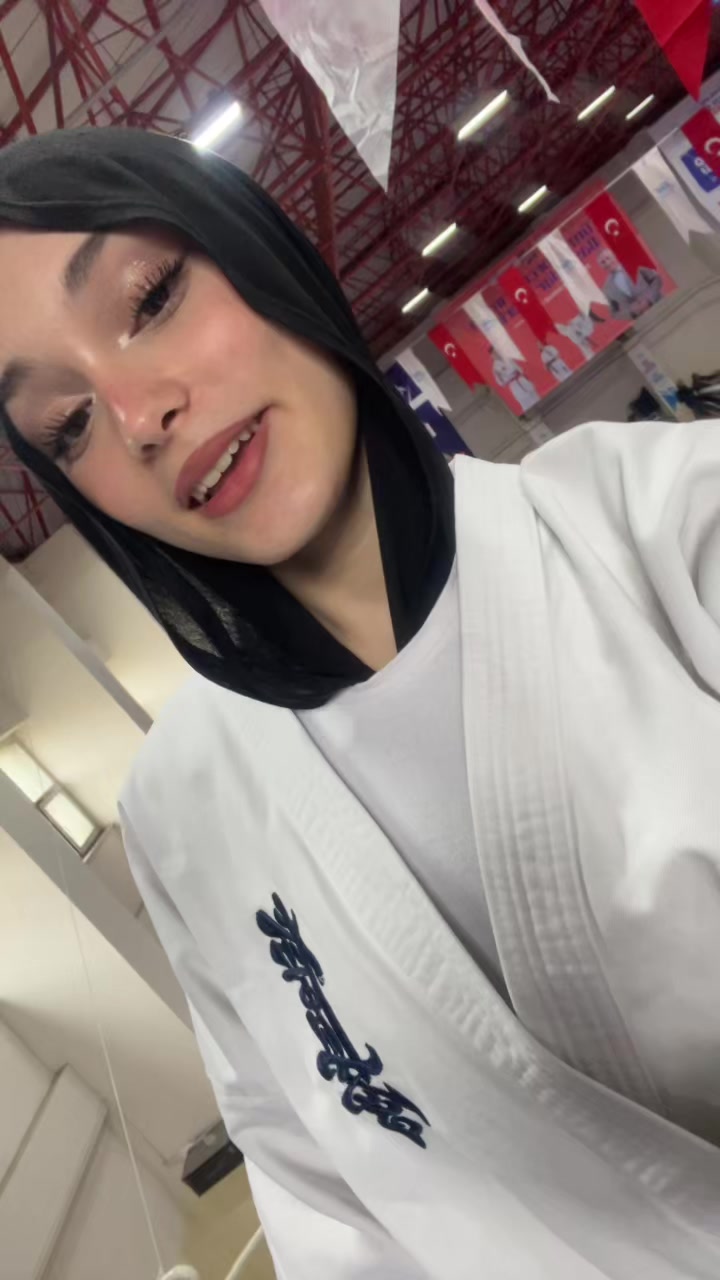 @𝓮𝓬𝓻𝓲𝓷.