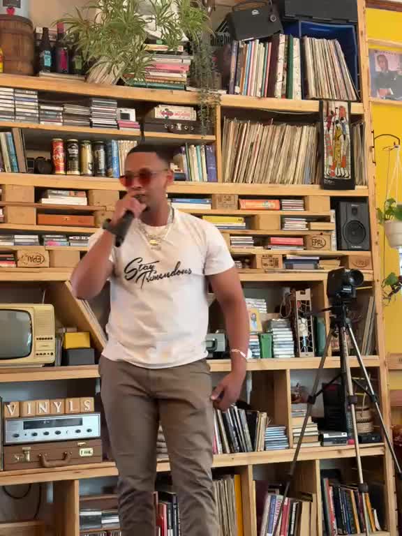@Vinyls