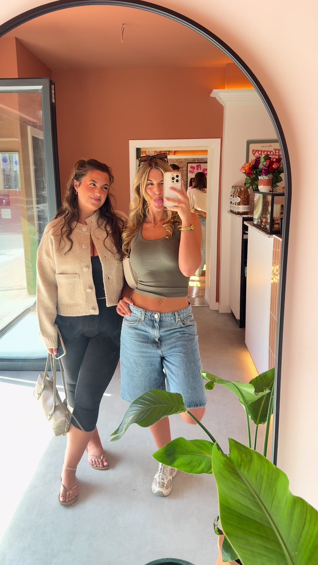 @Elladavenportt