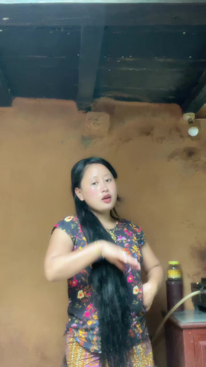 @अस्मि गुरूङ्