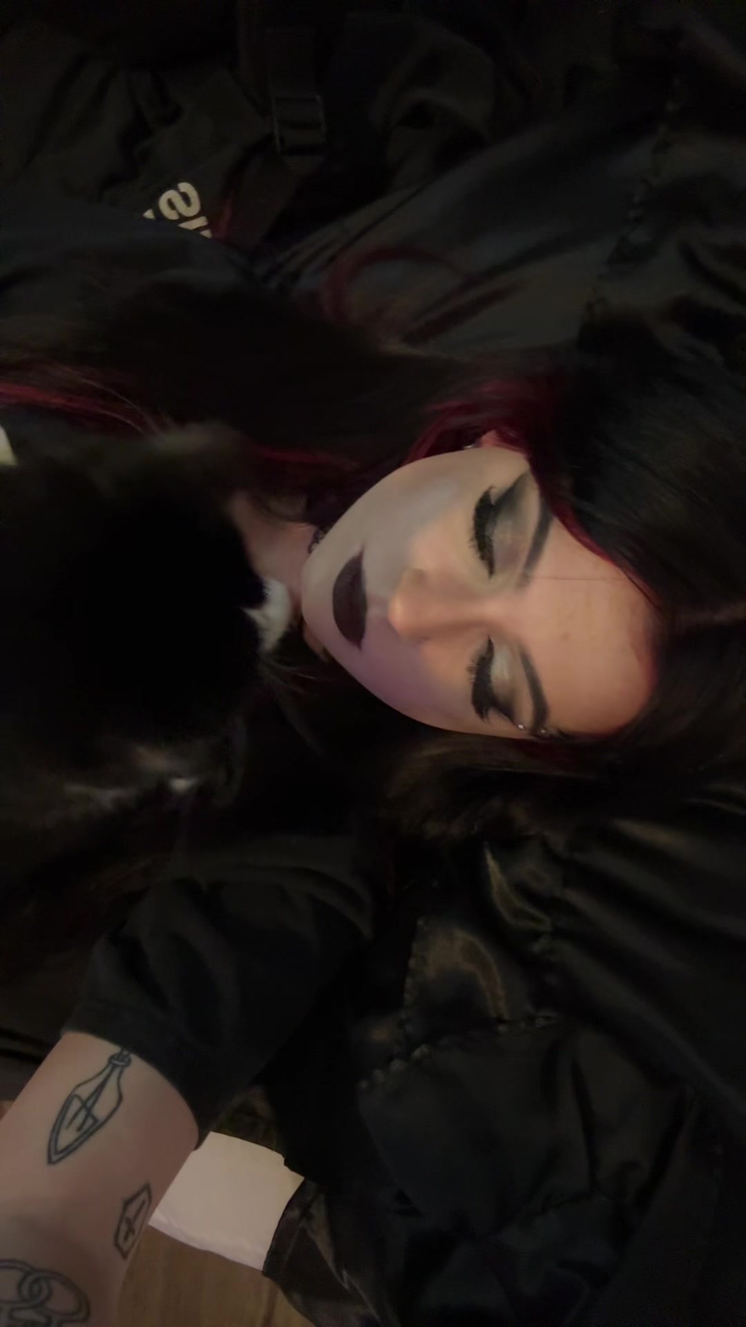 @:3