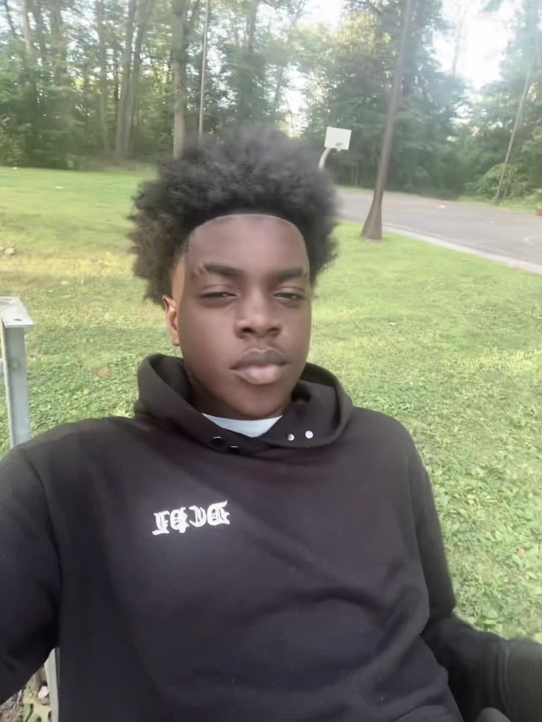 @⃟