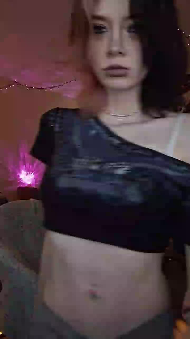 @👻UR MOM👻