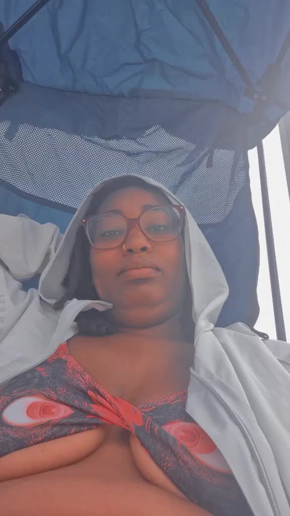 @Dominique C