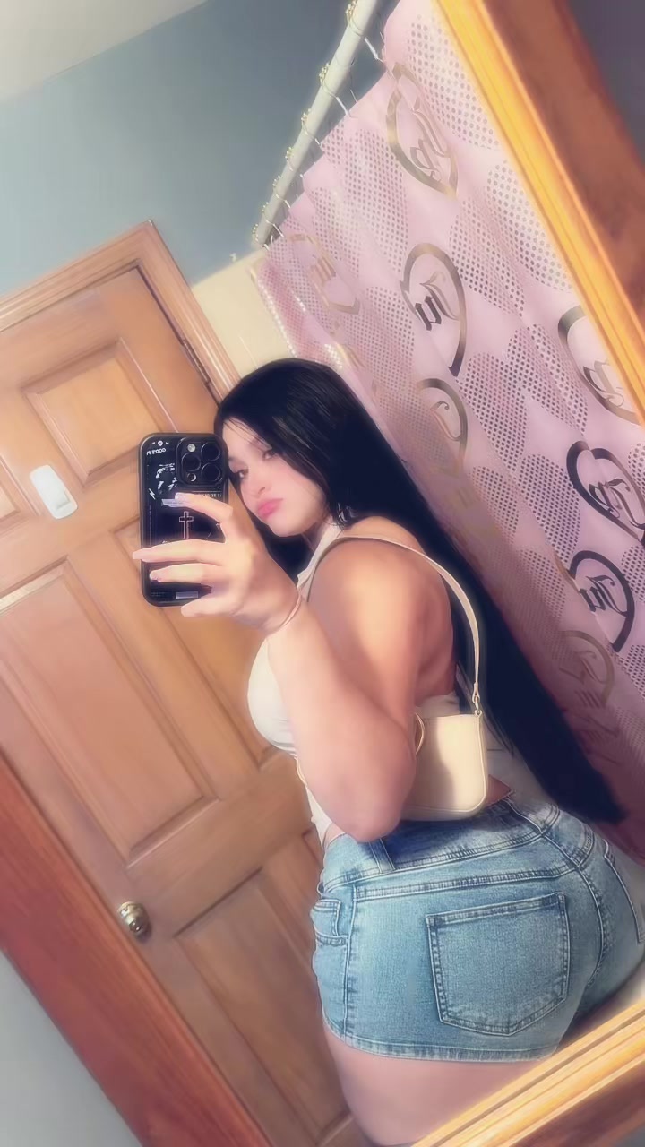 @Adriana paola🩷