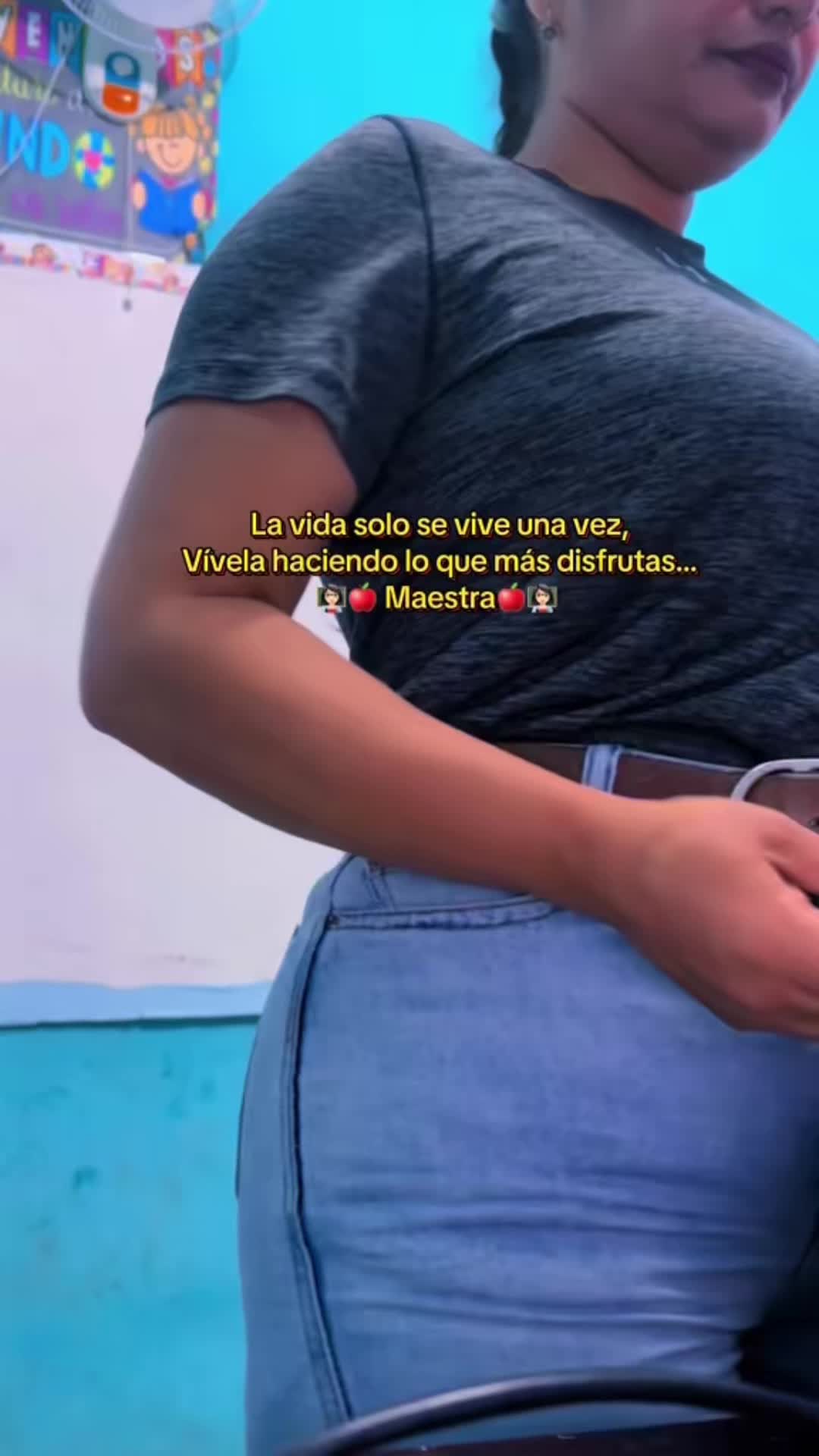 @Miss. Chavez 👩🏻&zwj;🏫🍎