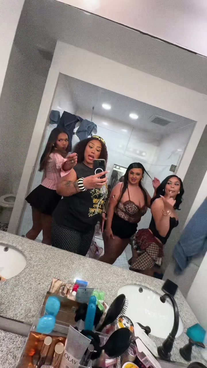 @sarahdemara