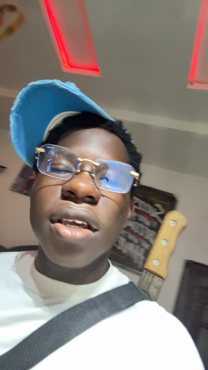 @_ 𝙾𝙻𝚄𝚆𝙰𝚃𝙾𝚂𝙸𝙽 👑🦍