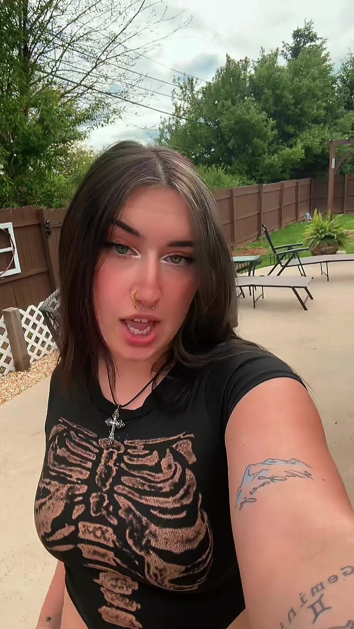 @Emileejo_