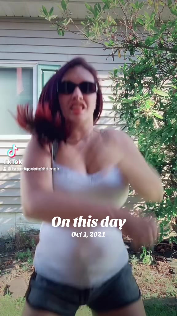 @tattedqueengoldengirl