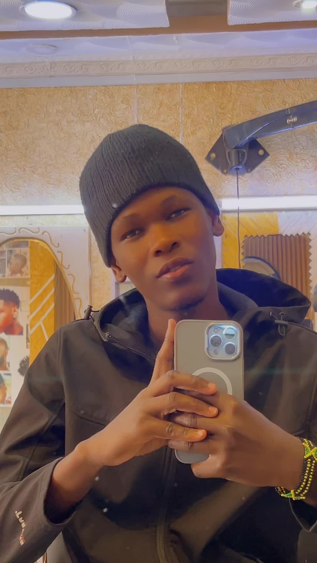 @🧢JUST.CALL.ME.INFLUENCER🔵