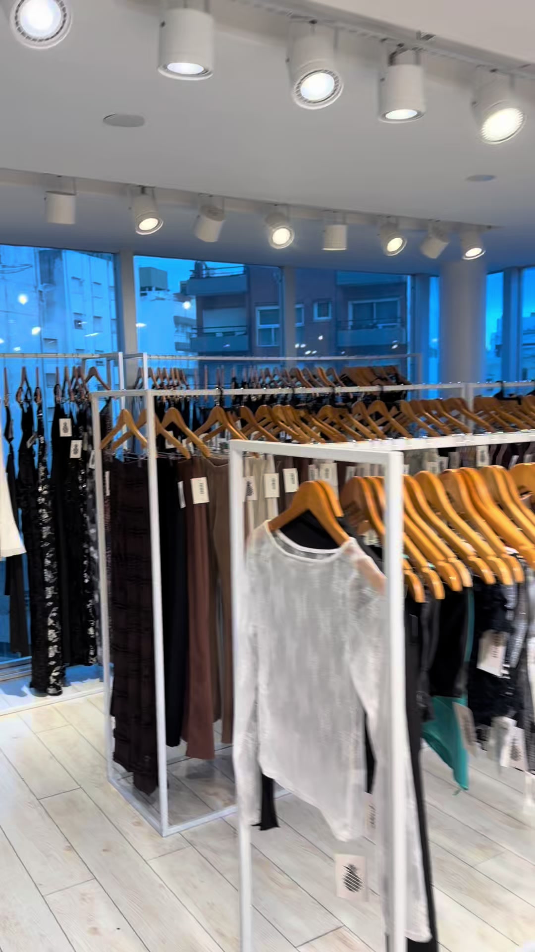 @Pineapple Showroom