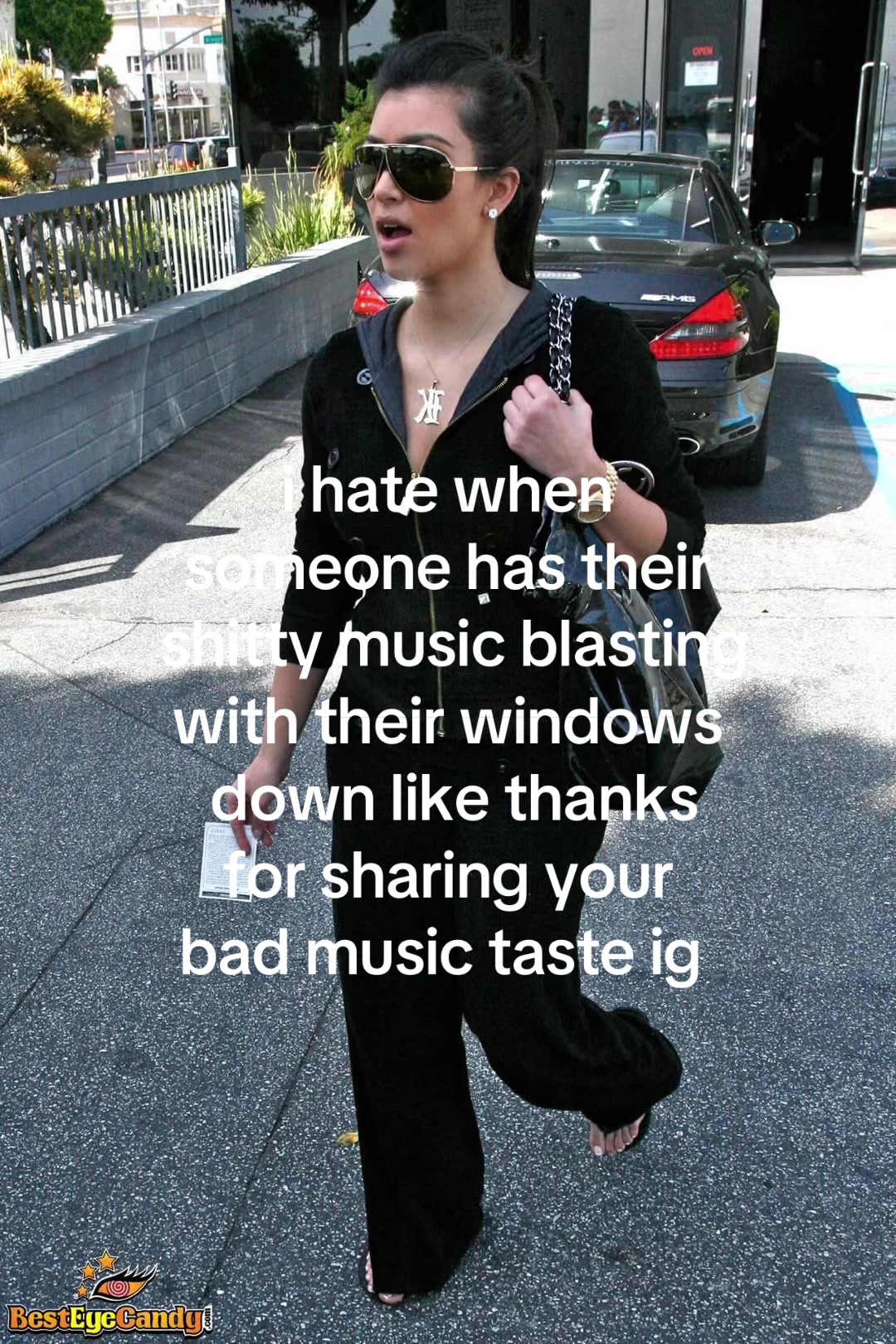 @￶