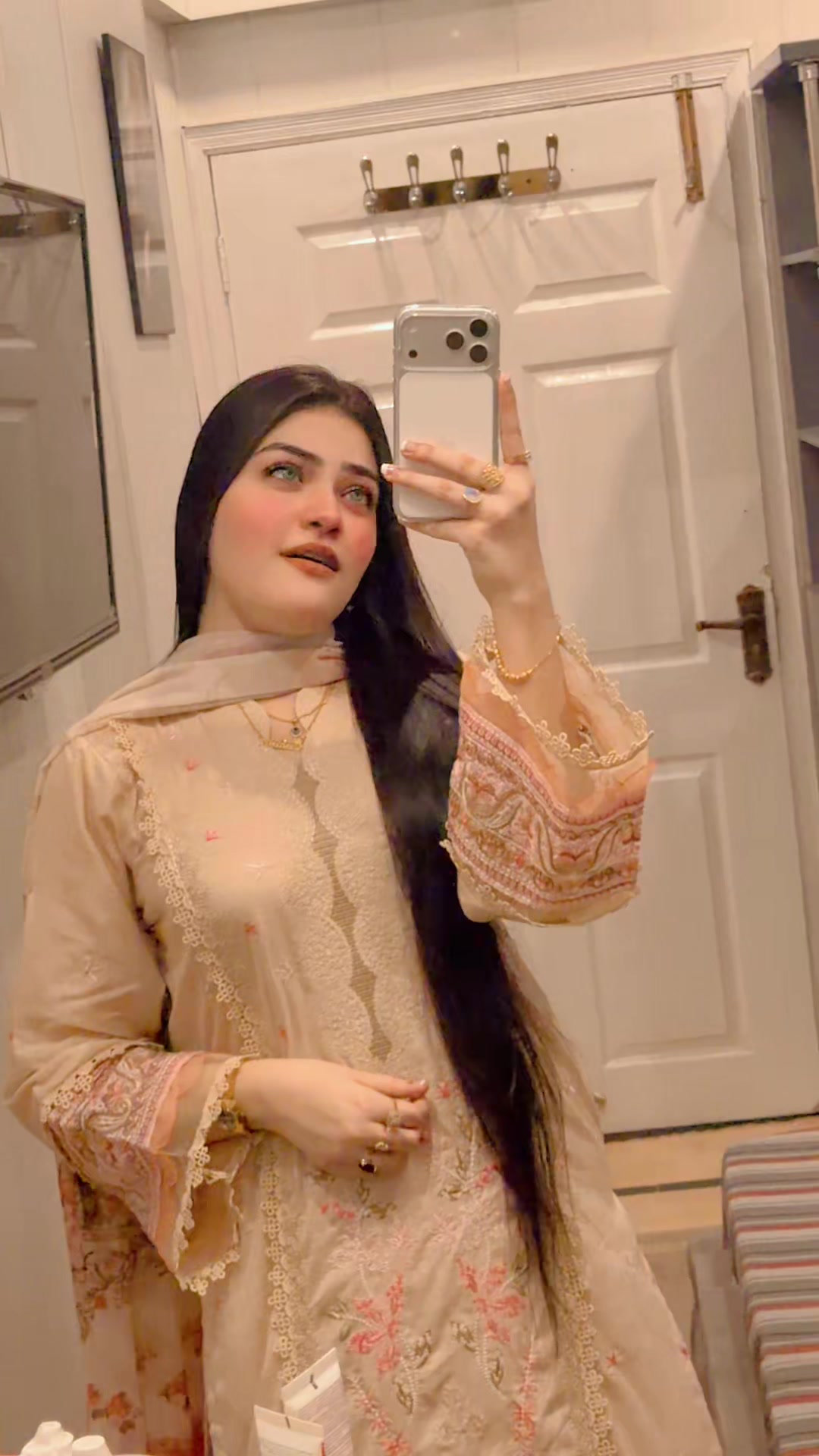 @مسکان بٹ ✨