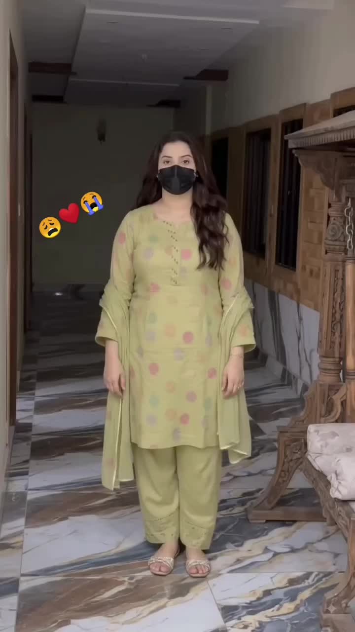 @AYESHA😜02