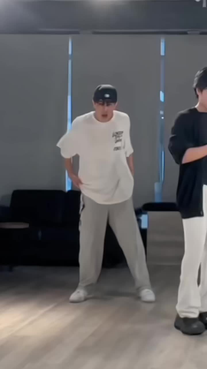 @𝓭𝓮𝓷𝔃 ౨ৎ