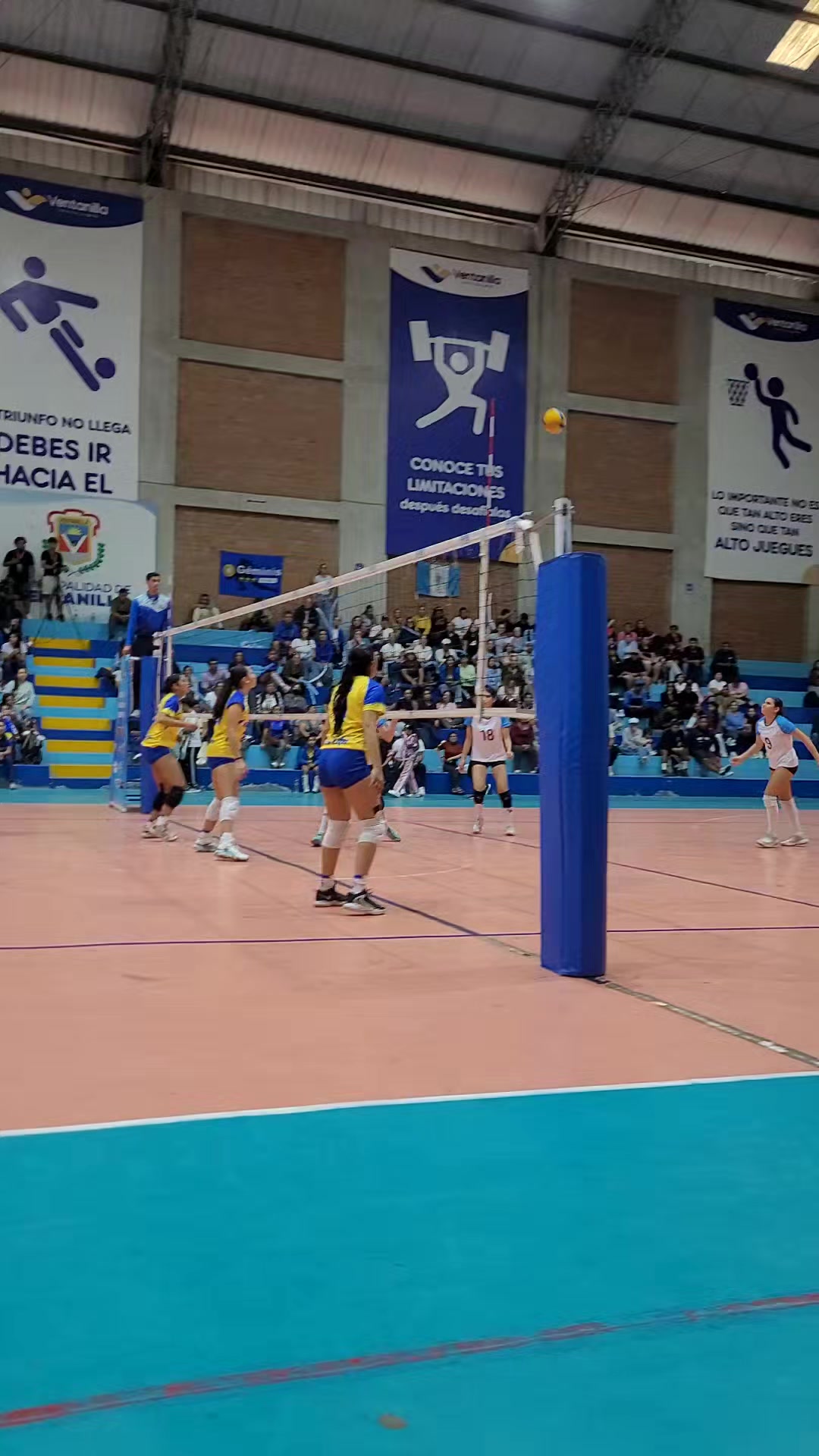 @Federaci&oacute;n Peruana de V&oacute;leibol