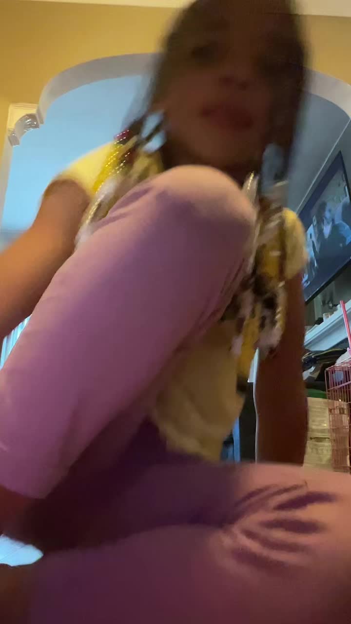 @TwinLadiB27