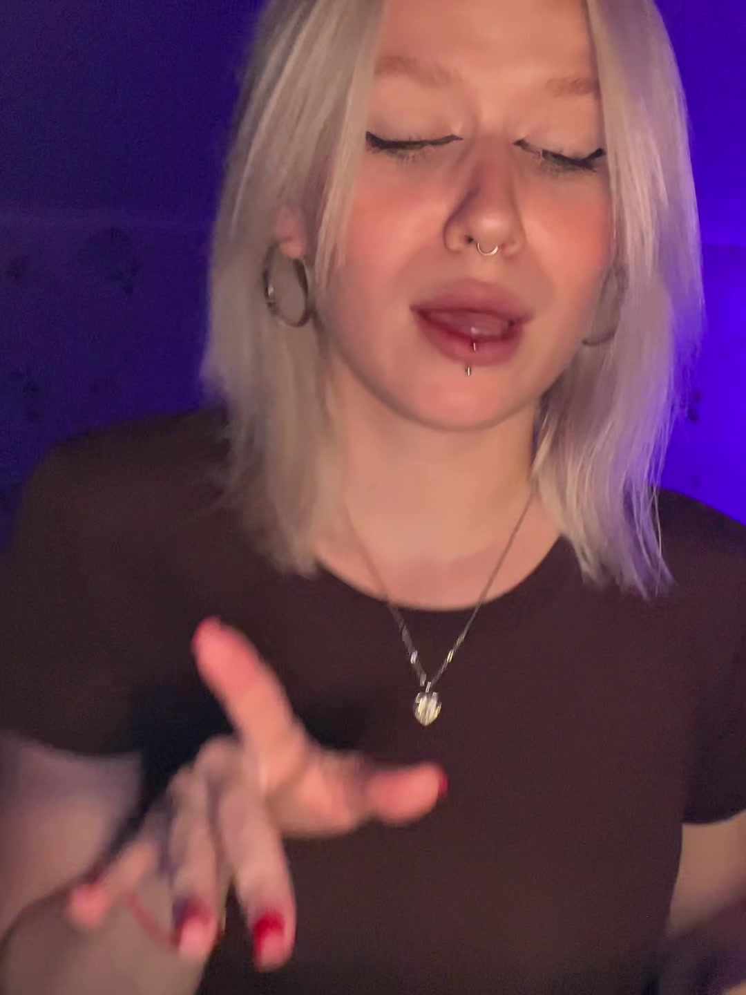 @Кью
