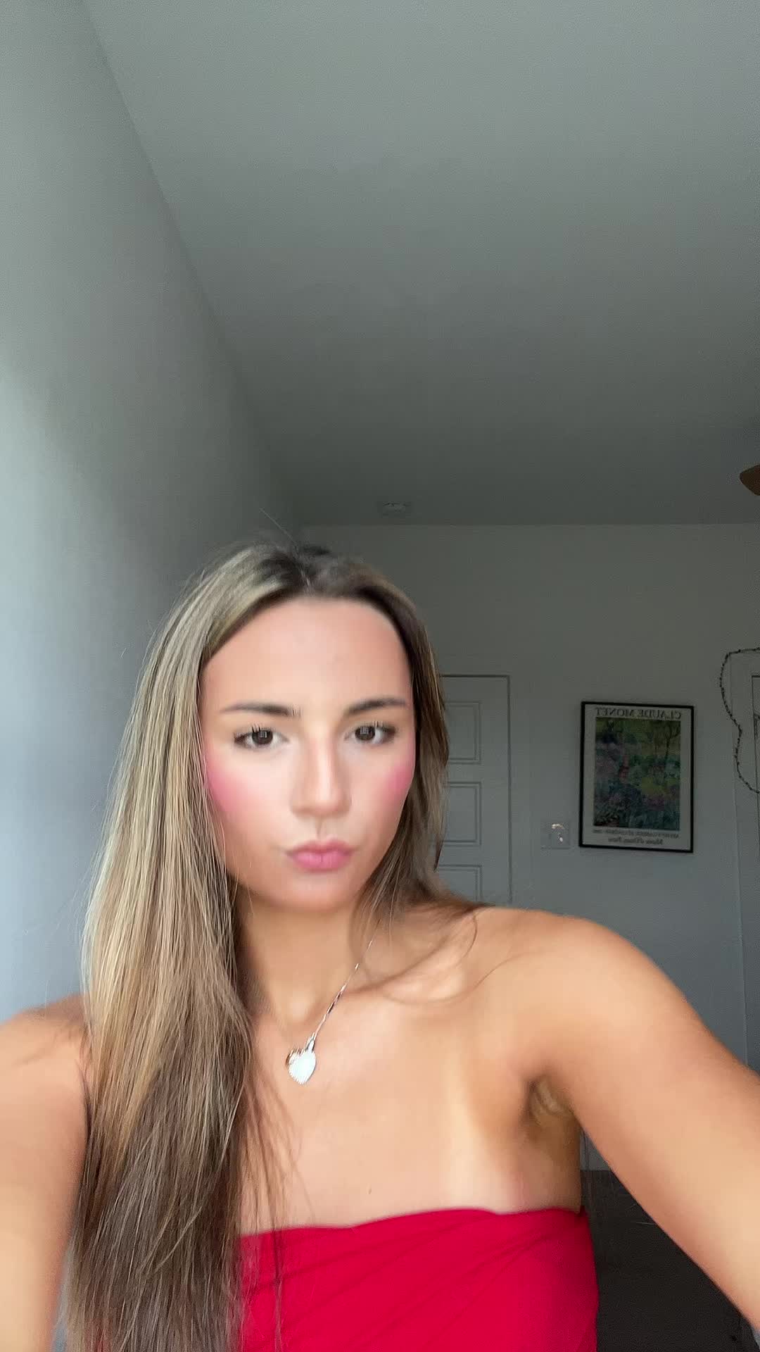 @👩🏼🎨