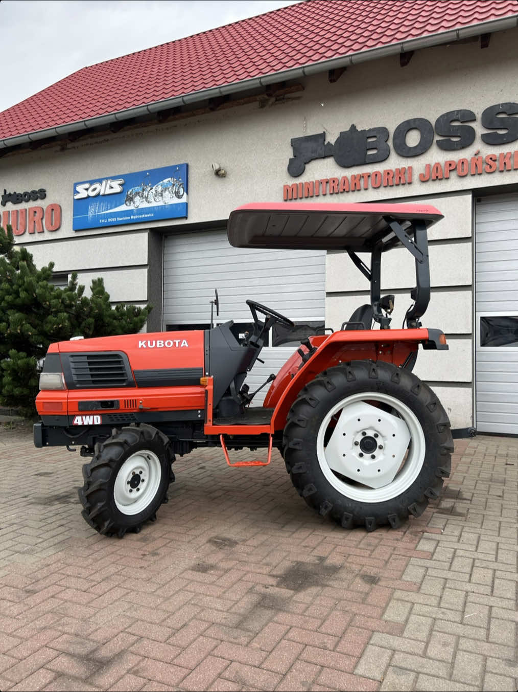 @BOSS SOLIS MINI-TRAKTORKI