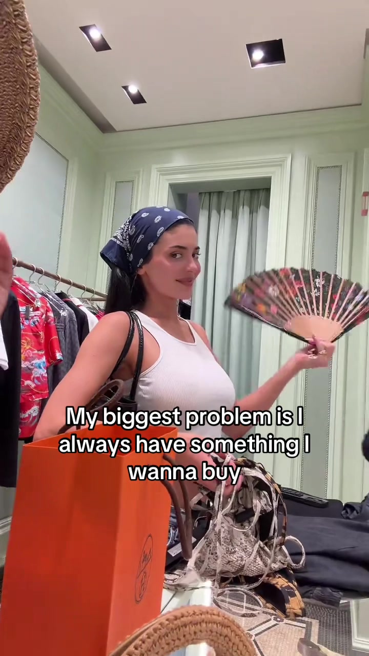 @defnot.girl