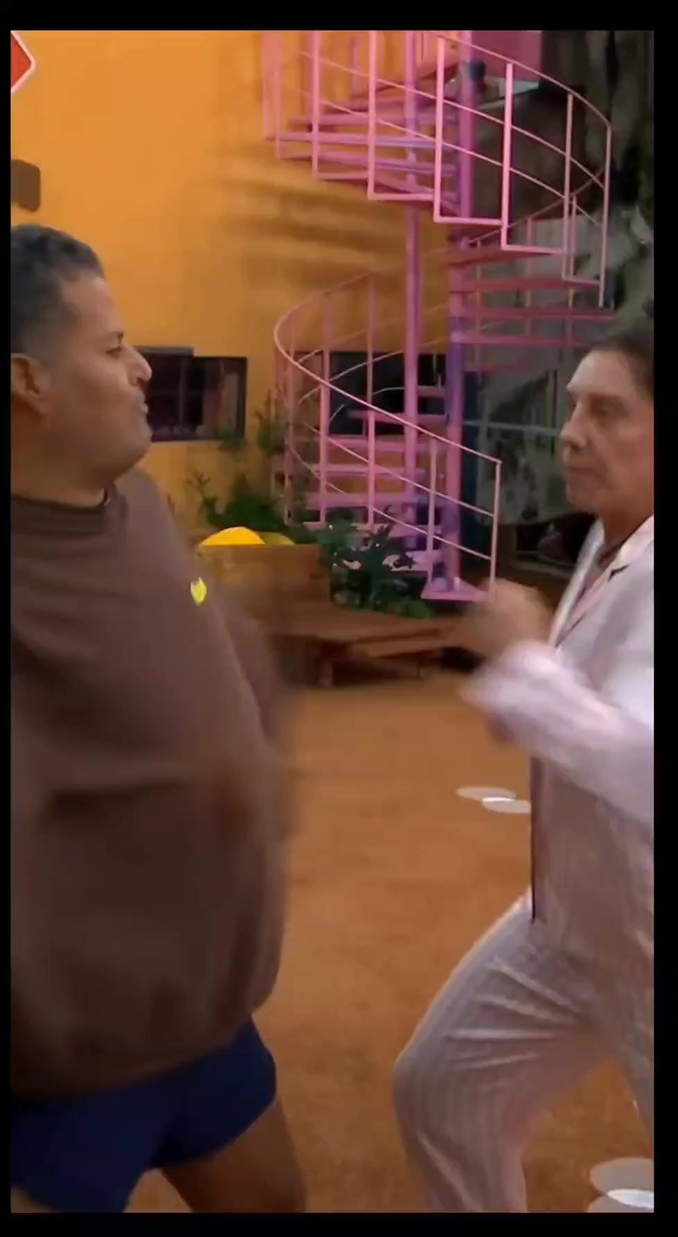 @Alberto Montes