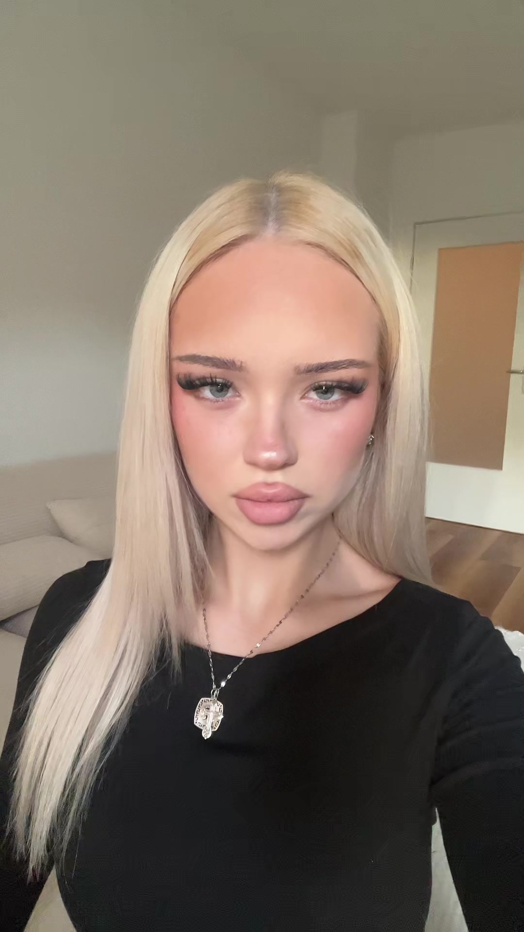 @аня