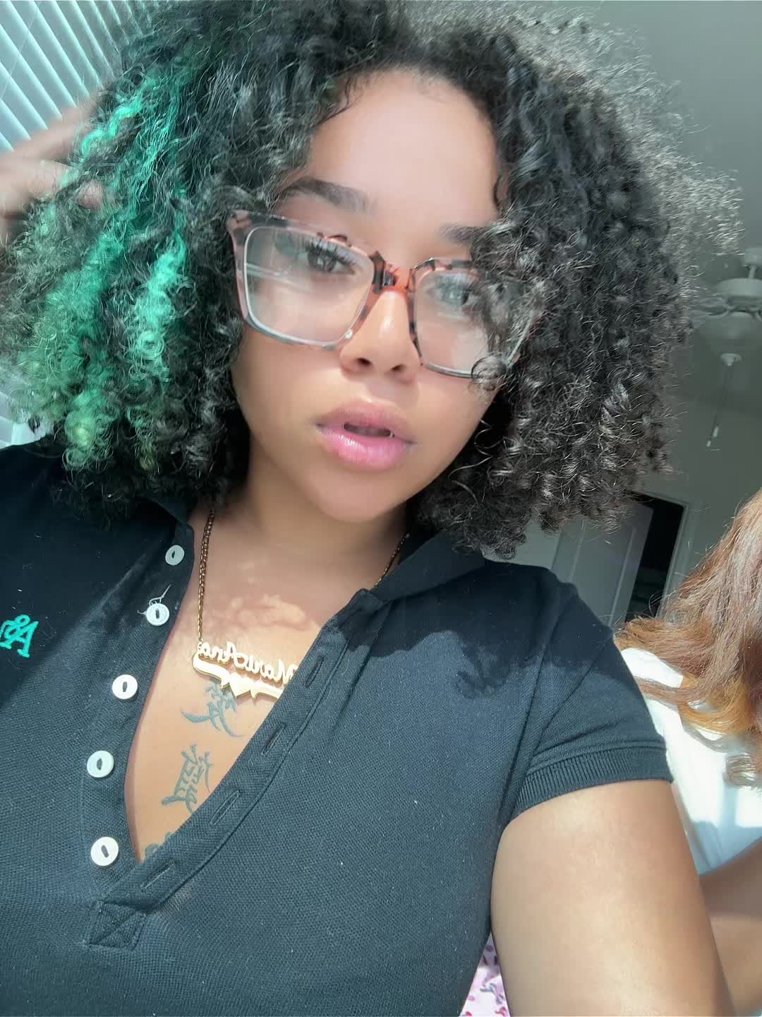 @1tealhairedgirll