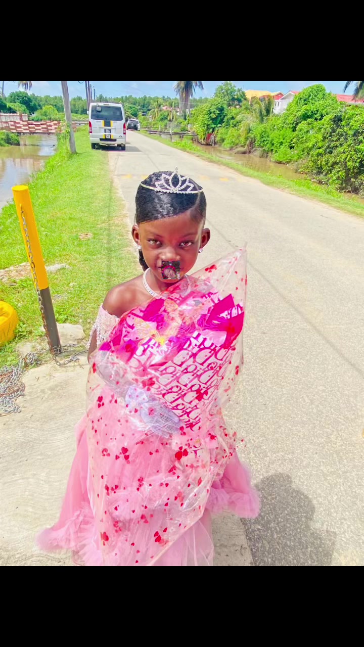 @Glossy Drip💐❤️🇬🇾