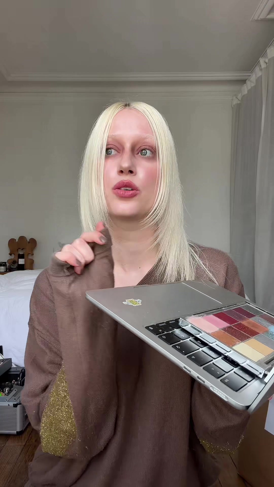 @laravioletta_