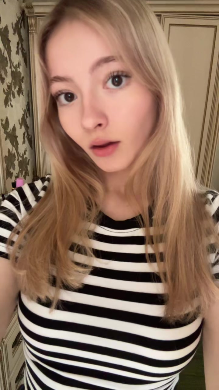 @Алинка🐰