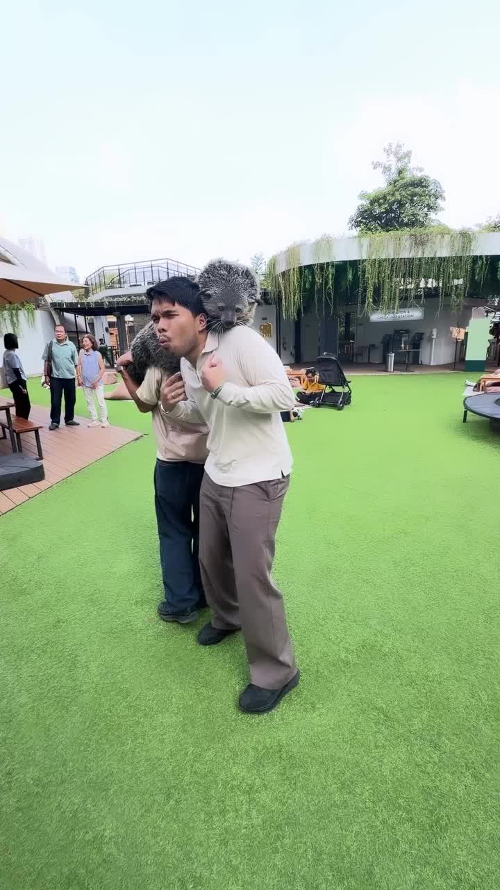 @HoldmyHand