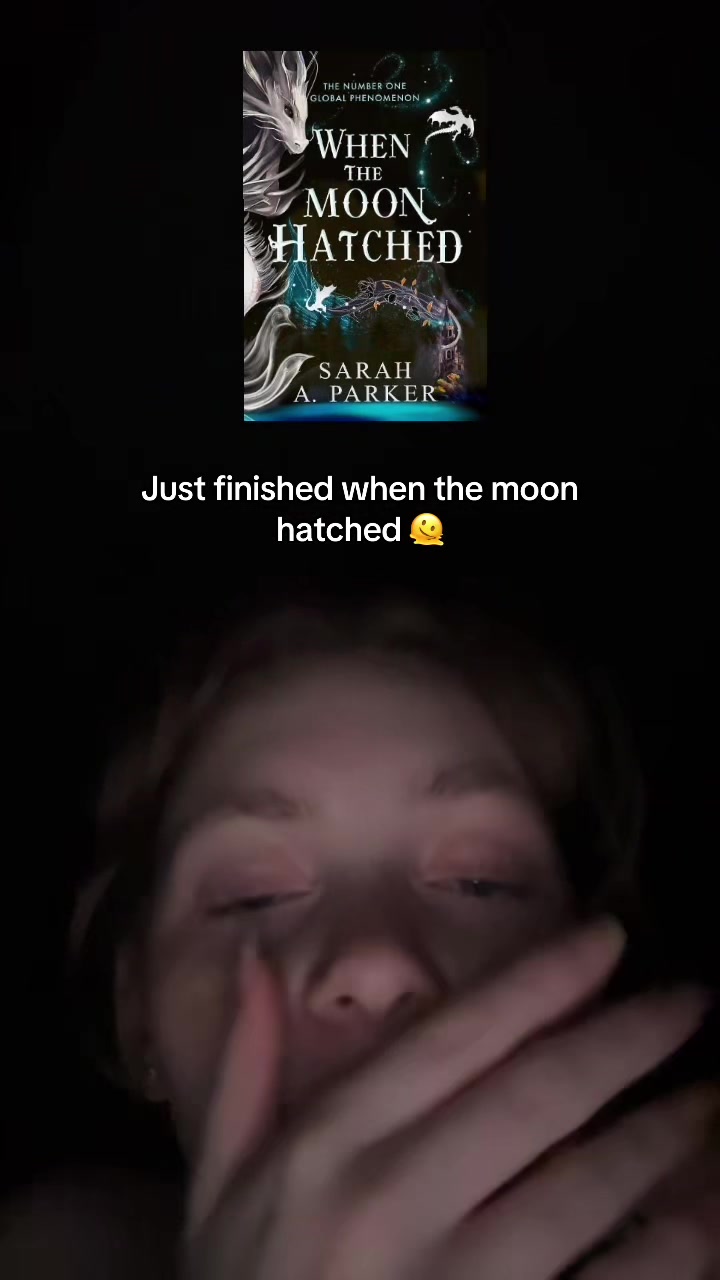 @Ellie Reads & Reacts 📚