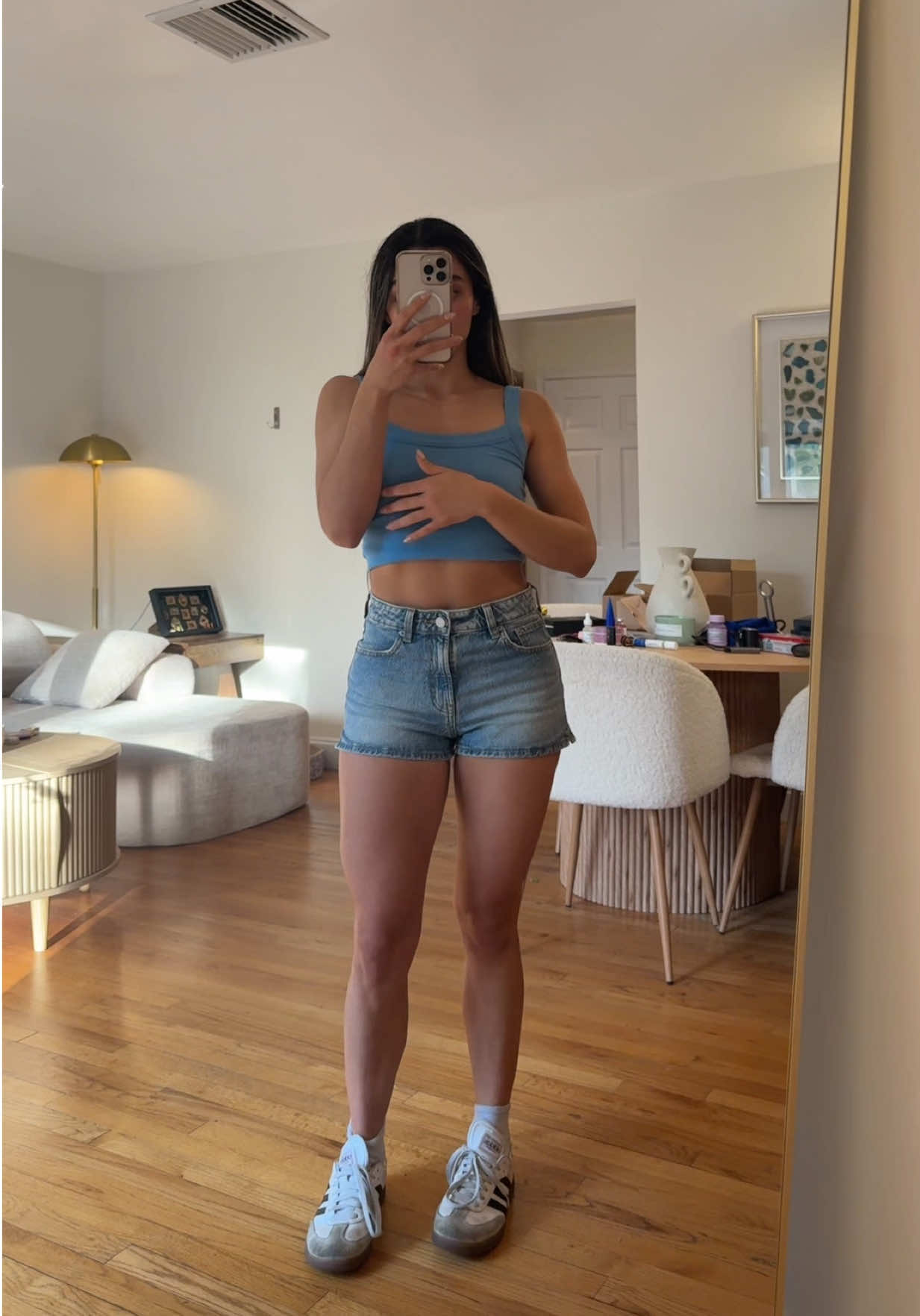 @Bella
